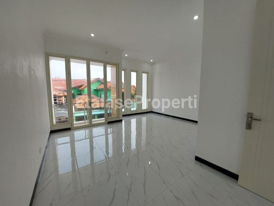 Foto properti SISA 1 UNIT! Dijual Rumah Baru Mulyosari Utara Surabaya Timur 4