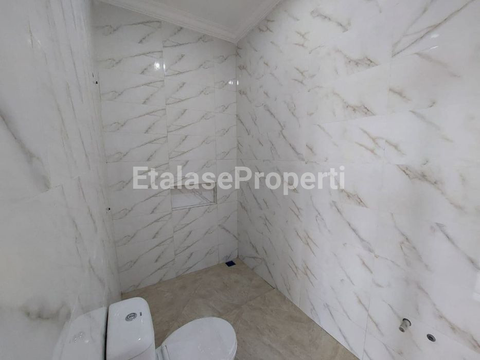 Foto properti SISA 1 UNIT! Dijual Rumah Baru Mulyosari Utara Surabaya Timur 5