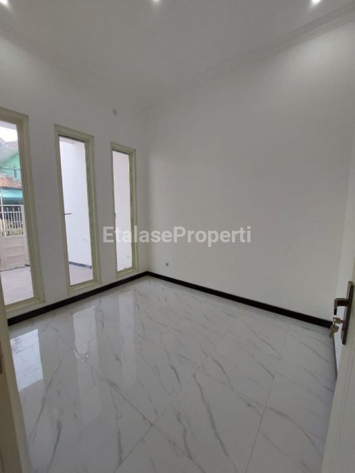 Foto properti SISA 1 UNIT! Dijual Rumah Baru Mulyosari Utara Surabaya Timur 7