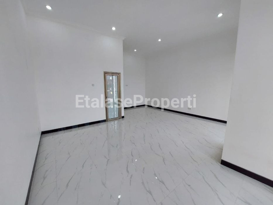 Foto properti SISA 1 UNIT! Dijual Rumah Baru Mulyosari Utara Surabaya Timur 8