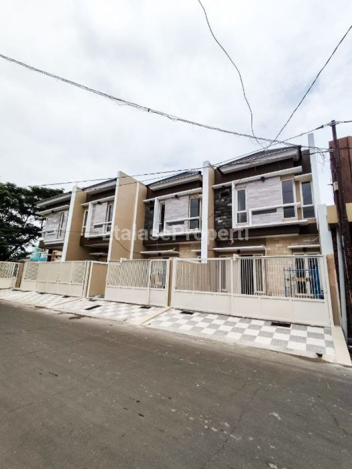 Foto properti Jual Rumah Baru Row 3 Mobil Jalan Babatan Pantai Dkt Raya Kenjeran 1