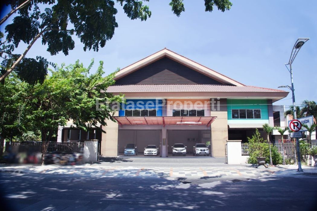 Foto properti Bangunan Komersial Ex Showroom Mobil Siap Huni Lokasi Strategis Di Jalan Ngemplak Surabaya Pusat 1