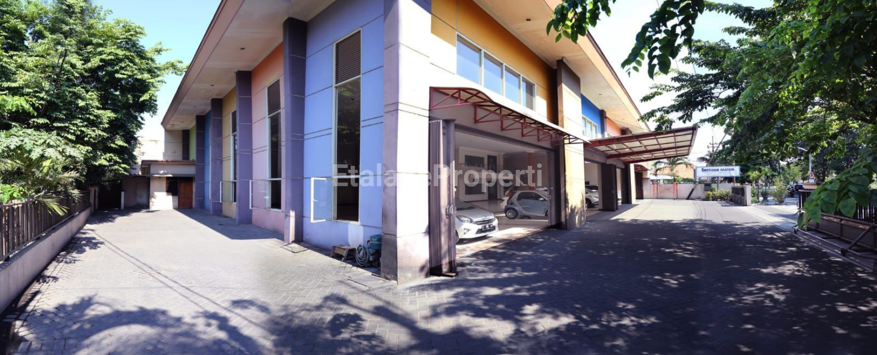 Foto properti Bangunan Komersial Ex Showroom Mobil Siap Huni Lokasi Strategis Di Jalan Ngemplak Surabaya Pusat 2