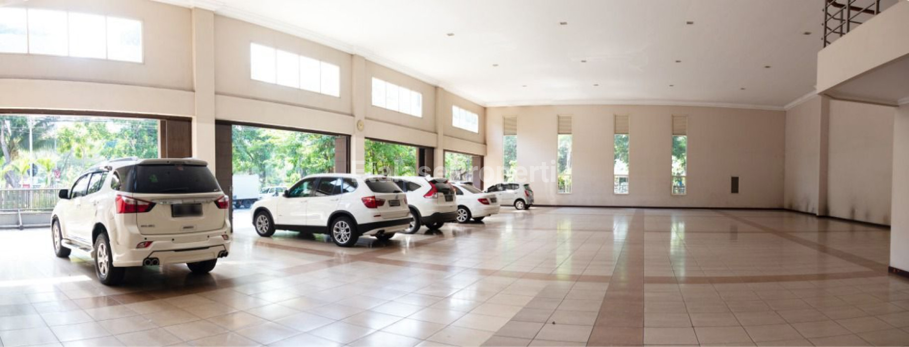 Foto properti Bangunan Komersial Ex Showroom Mobil Siap Huni Lokasi Strategis Di Jalan Ngemplak Surabaya Pusat 4
