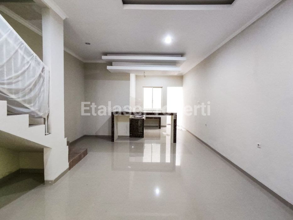 Foto properti Dijual Rumah Baru Kutisari Indah Utara Surabaya Selatan 2