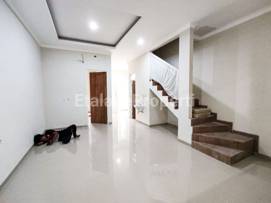 Foto properti Dijual Rumah Baru Kutisari Indah Utara Surabaya Selatan 3