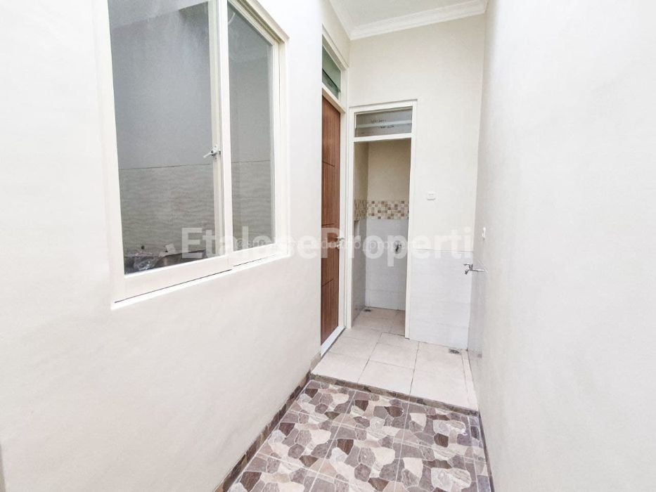 Foto properti Dijual Rumah Baru Kutisari Indah Utara Surabaya Selatan 4