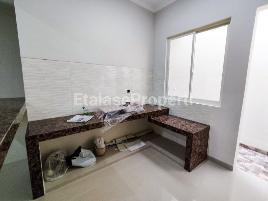 Foto properti Dijual Rumah Baru Kutisari Indah Utara Surabaya Selatan 6