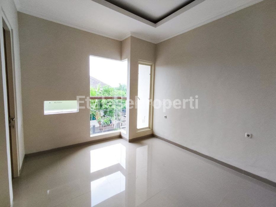 Foto properti Dijual Rumah Baru Kutisari Indah Utara Surabaya Selatan 9