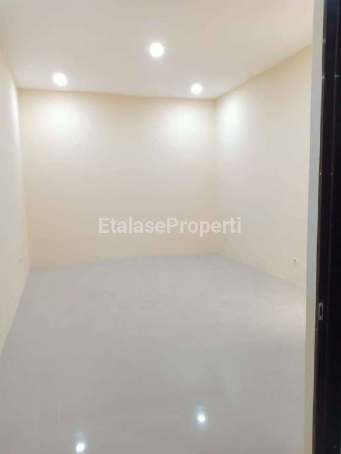 Foto properti Dijual Rumah Baru Minimalis Bukit Palma Citraland Surabaya Barat 3