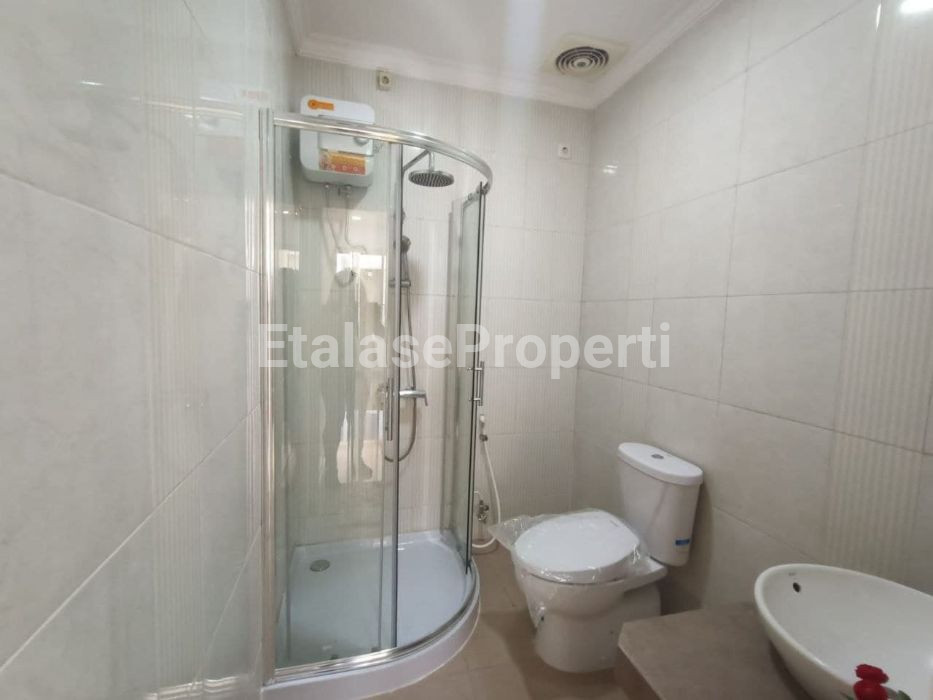 Foto properti Dijual Rumah Semi Furnished Siap Huni Taman Mutiara Pakuwon City 3