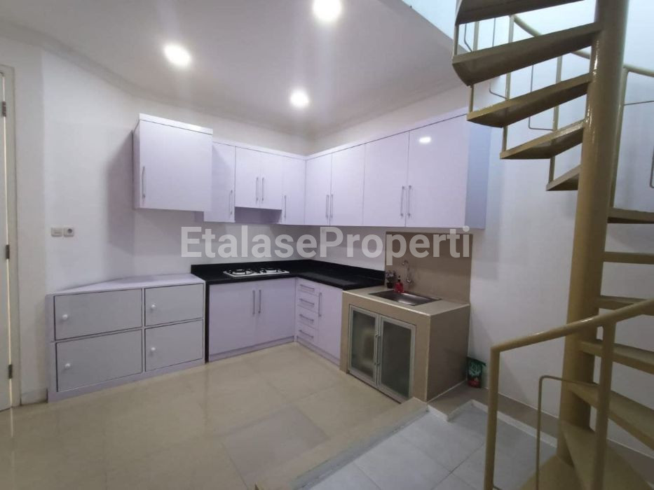 Foto properti Dijual Rumah Semi Furnished Siap Huni Taman Mutiara Pakuwon City 4