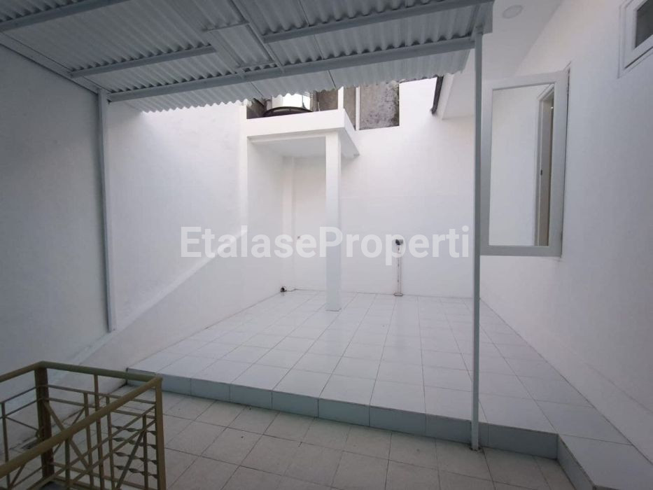 Foto properti Dijual Rumah Semi Furnished Siap Huni Taman Mutiara Pakuwon City 8
