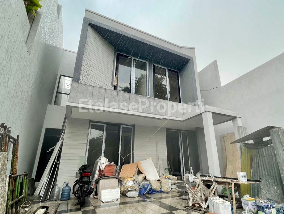 Foto properti *Dijual Rumah Baru Gress Taman Gayungsari Barat* 2