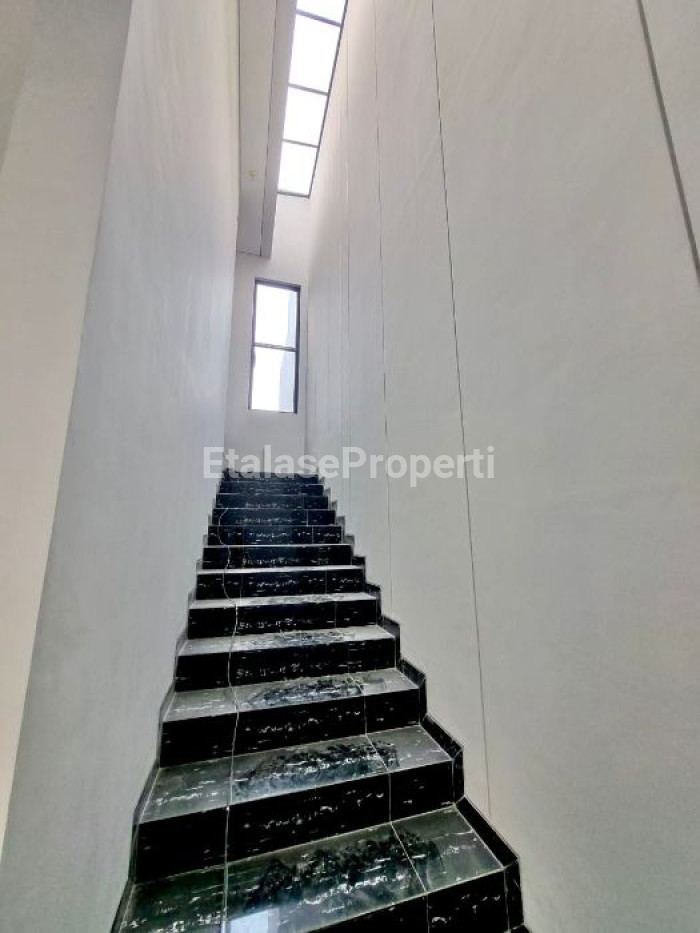 Foto properti *Dijual Rumah Baru Gress Taman Gayungsari Barat* 3