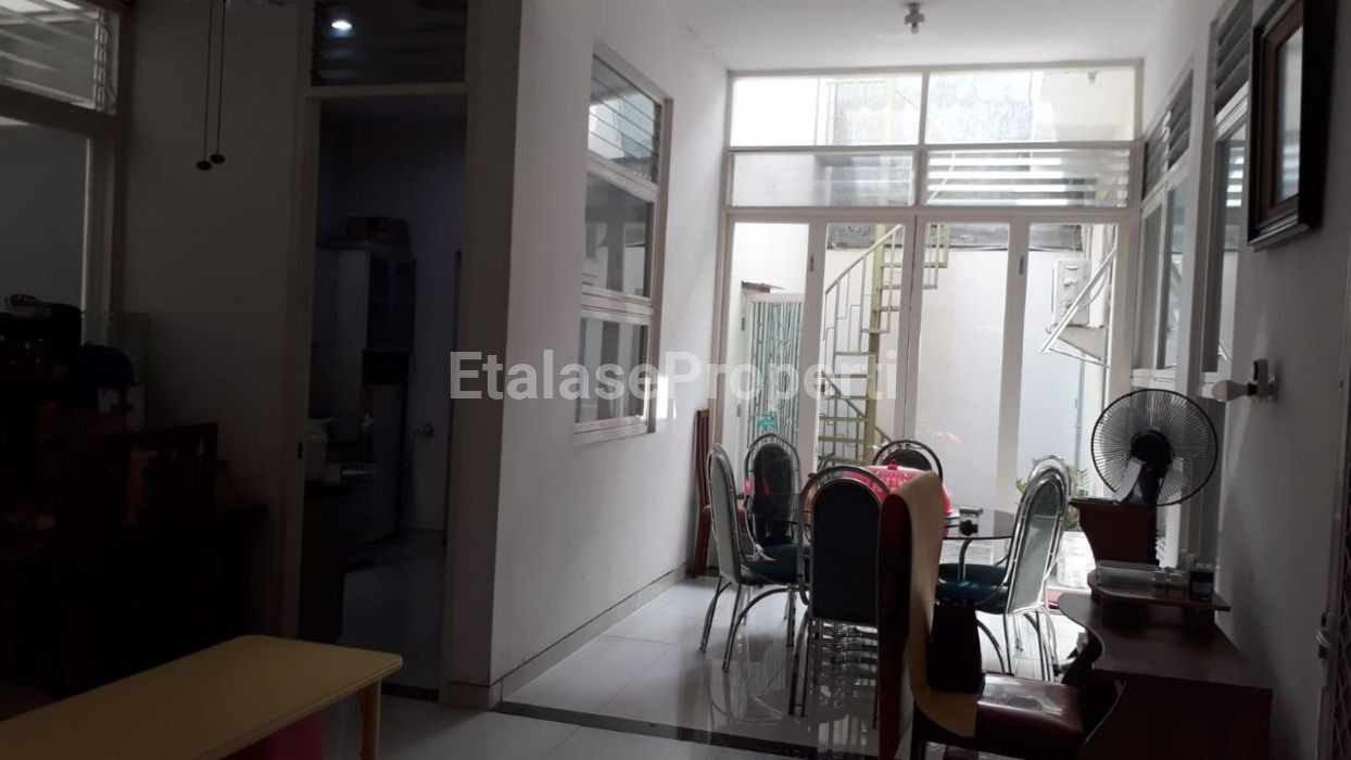 Foto properti Siap Huni Row 3 Mobil ‼️Jual  Rumah 2 Lantai Nginden Intan Barat Surabaya 2