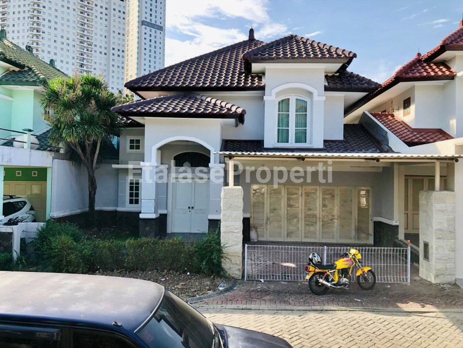 Foto properti Dijual Rumah Pakuwon Indah Vila Regensi Surabaya, Siap Huni. 1