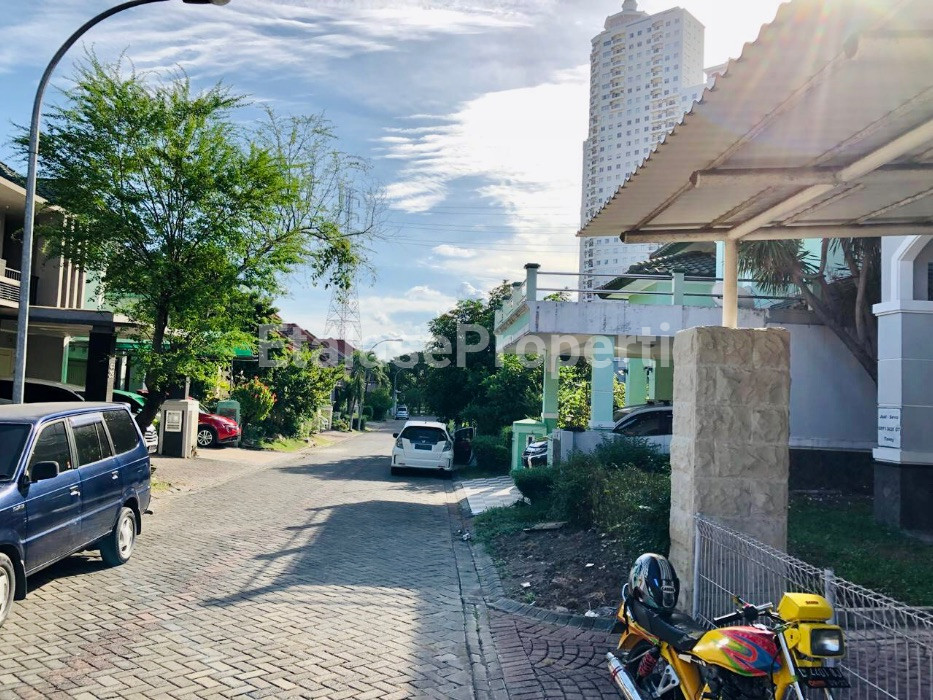 Foto properti Dijual Rumah Pakuwon Indah Vila Regensi Surabaya, Siap Huni. 2