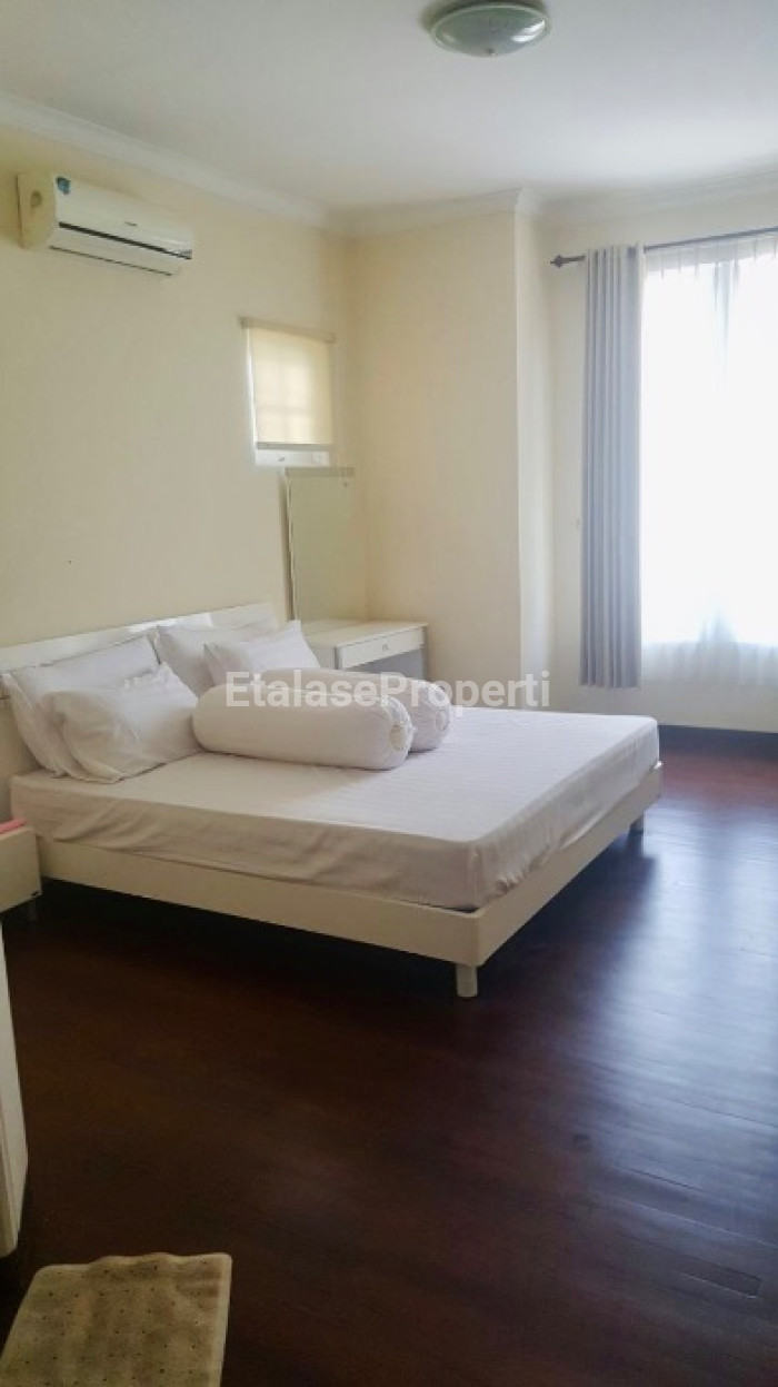 Foto properti Dijual Rumah Pakuwon Indah Vila Regensi Surabaya, Siap Huni. 8