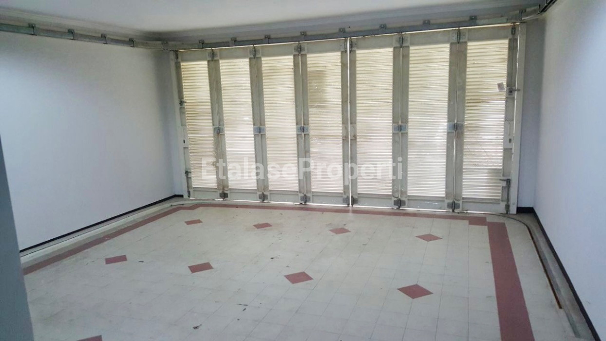 Foto properti Dijual Rumah Pakuwon Indah Vila Regensi Surabaya, Siap Huni. 10