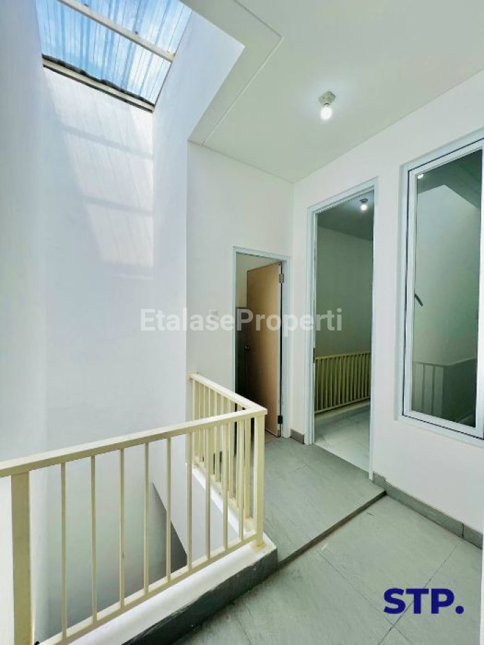 Foto properti Turun Harga - Rumah Baru 2 Lantai Pondok Tjandra Cluster Mangga 5
