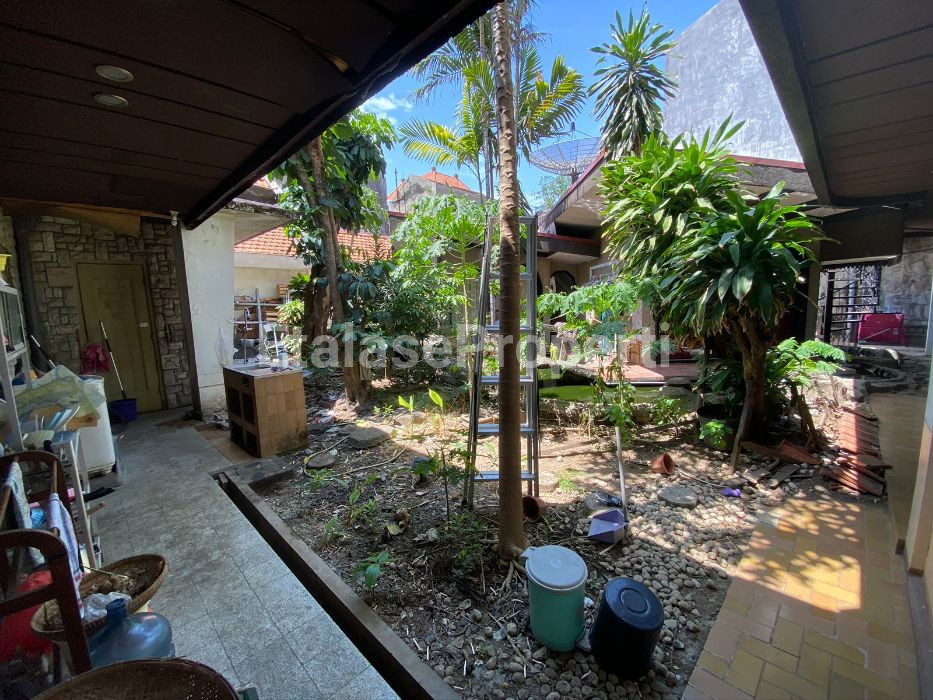 Foto properti House For Sale Raya Darmo 6