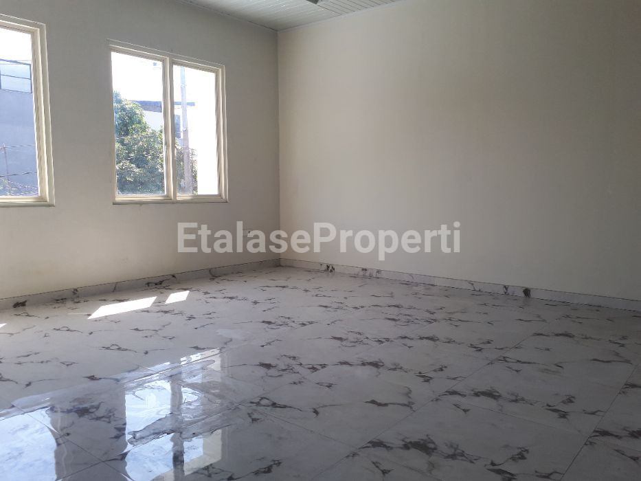 Foto properti JUAL RUMAH  MEWAH BARU BERLOKASI DI JL. DHARMAHUSADA INDAH BARAT, SURABAYA TIMUR 4