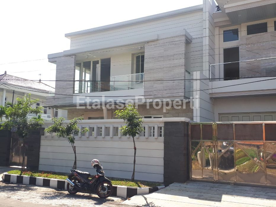 Foto properti JUAL RUMAH BARU 2 LANTAI, BERLOKASI DI JL. DHARMAHUSADA INDAH BARAT, SURABAYA TIMUR. 1