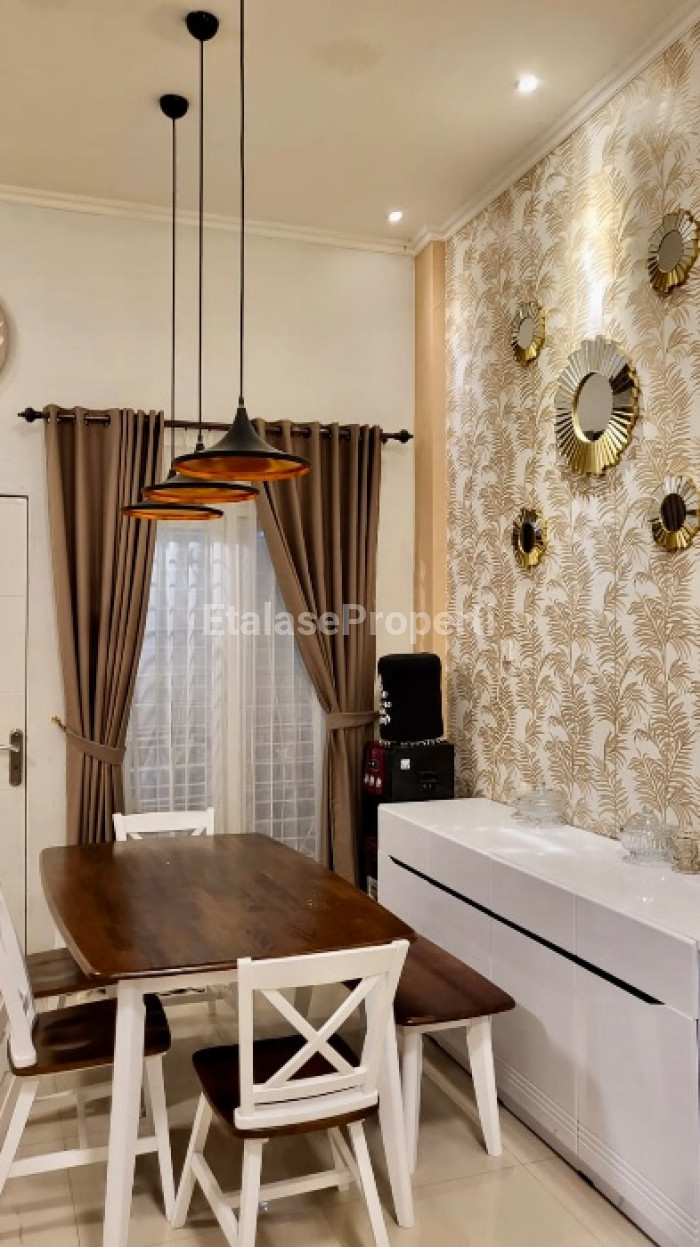 Foto properti Dijual Rumah Palem Putri Indah Full Furnished Gedangan Sidoarjo 7
