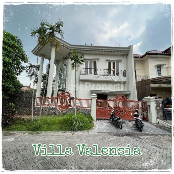 Foto properti Jual Rumah Paling Gagah ROW Paling Lebar VILLA VALENSIA Surabaya Barat 1