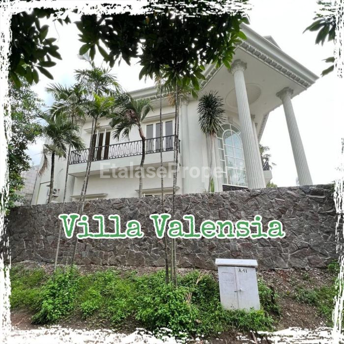 Foto properti Jual Rumah Paling Gagah ROW Paling Lebar VILLA VALENSIA Surabaya Barat 2
