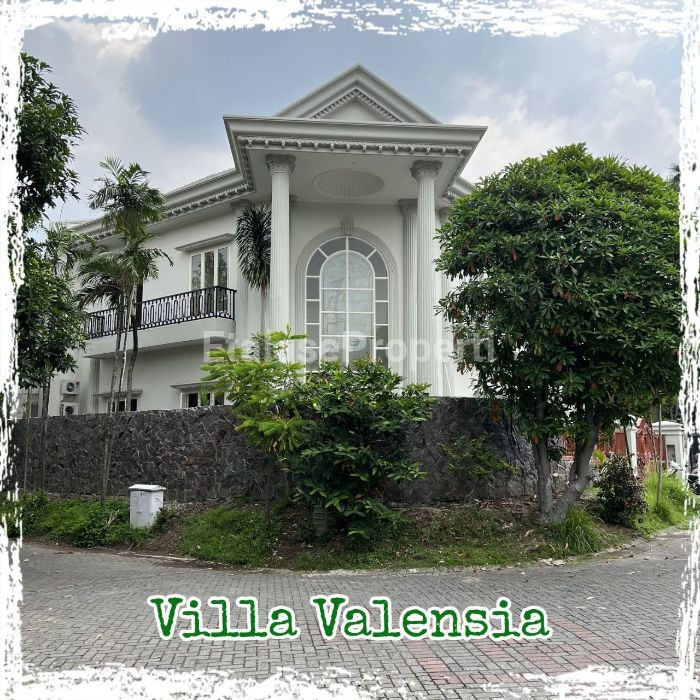 Foto properti Jual Rumah Paling Gagah ROW Paling Lebar VILLA VALENSIA Surabaya Barat 3