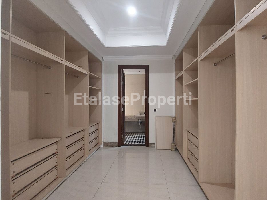 Foto properti DIJUAL RUMAH DI GRAHA FAMILI BLOK SS SURABAYA BARAT 2