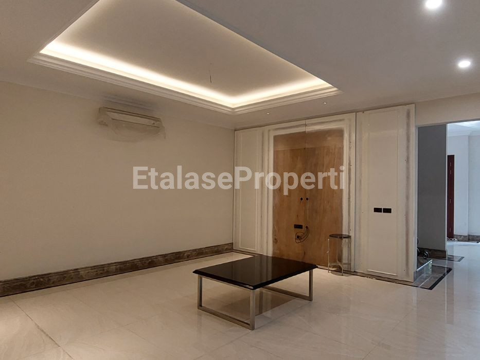 Foto properti DIJUAL RUMAH DI GRAHA FAMILI BLOK SS SURABAYA BARAT 3