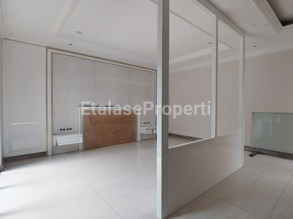 Foto properti DIJUAL RUMAH DI GRAHA FAMILI BLOK SS SURABAYA BARAT 4