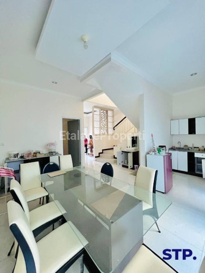 Foto properti Rumah 2 Lantai Sukolilo Dian Regency 2 Surabaya Full Furnished 4