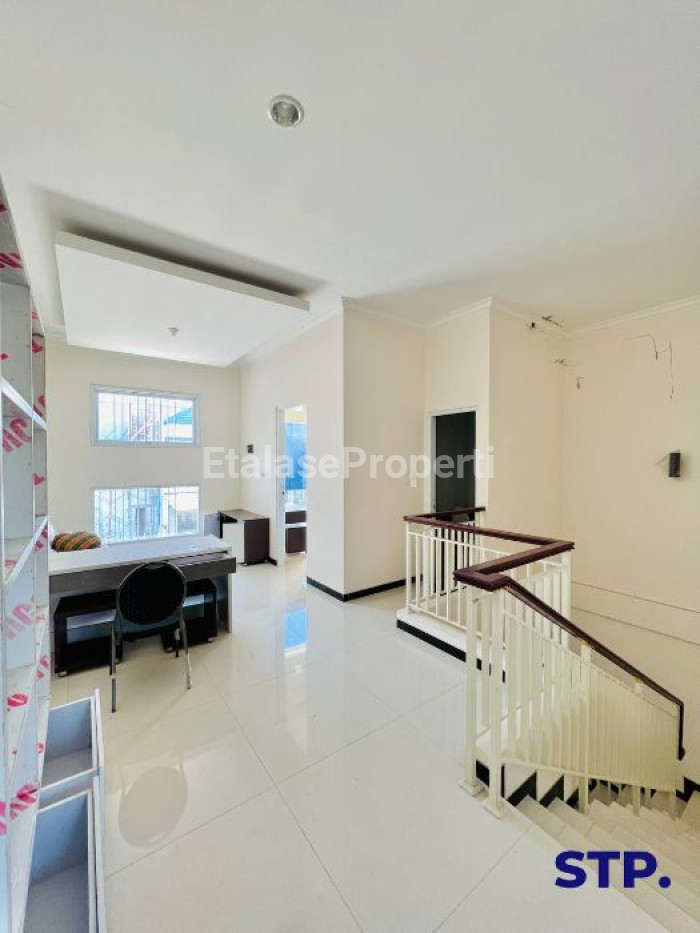 Foto properti Rumah 2 Lantai Sukolilo Dian Regency 2 Surabaya Full Furnished 5