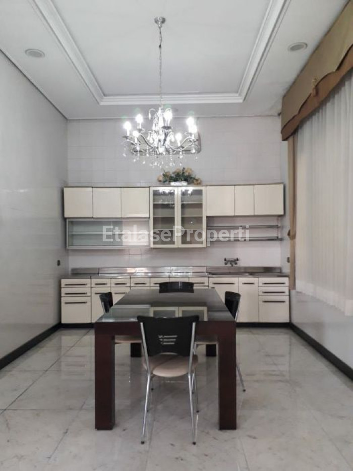 Foto properti Raya Dharmahusada 1