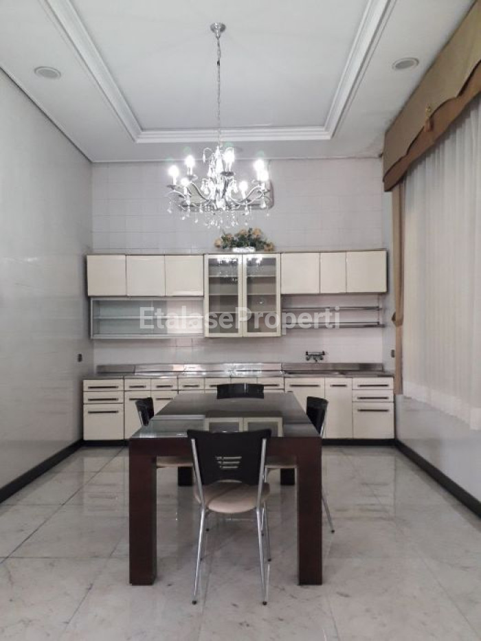 Foto properti Disewakan Rumah Raya Dharmahusada 6