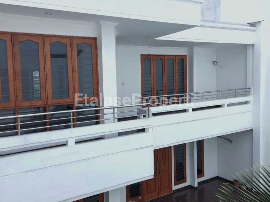 Foto properti DISEWAKAN RUMAH DI JALAN RAYA DARMO PERMAI SURABAYA BARAT 3