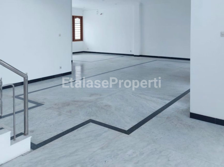 Foto properti DISEWAKAN RUMAH DI JALAN RAYA DARMO PERMAI SURABAYA BARAT 4