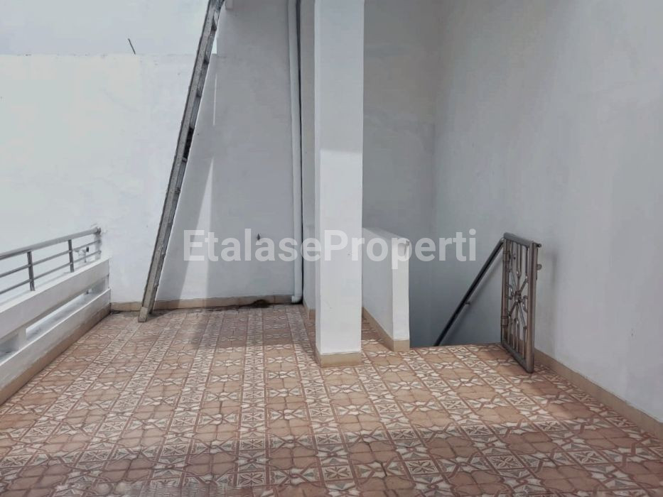 Foto properti DISEWAKAN RUMAH DI JALAN RAYA DARMO PERMAI SURABAYA BARAT 8