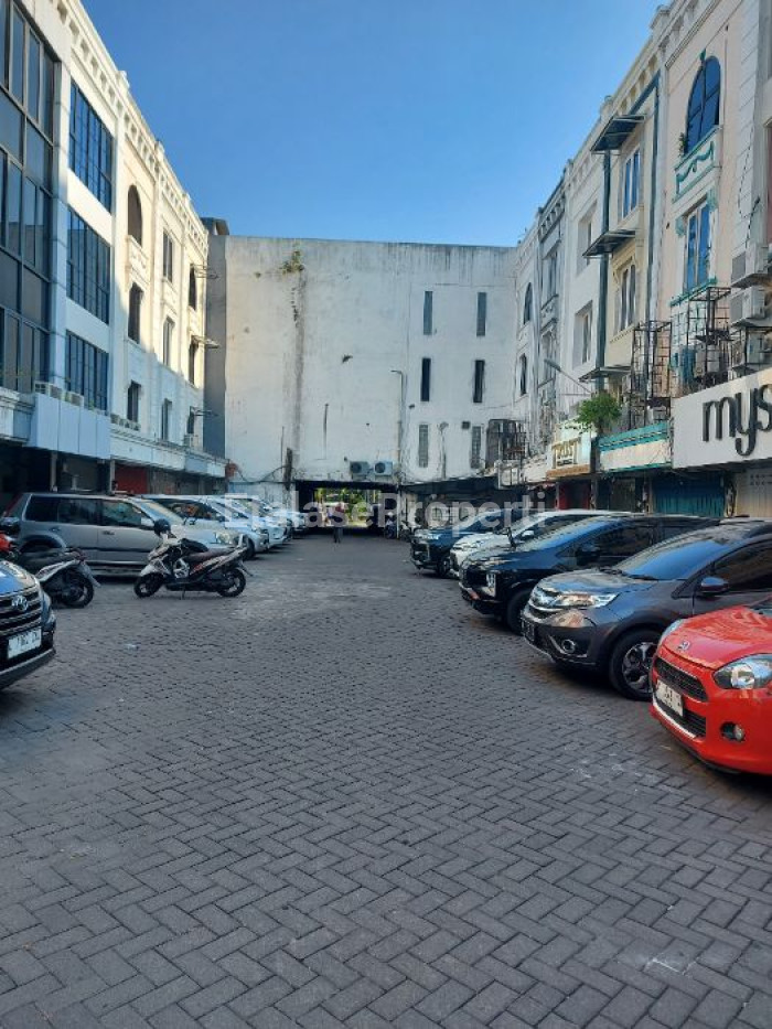 Foto properti Dijual/Disewakan Ruko 4 Lantai Kombes Pol M. Duryat 1