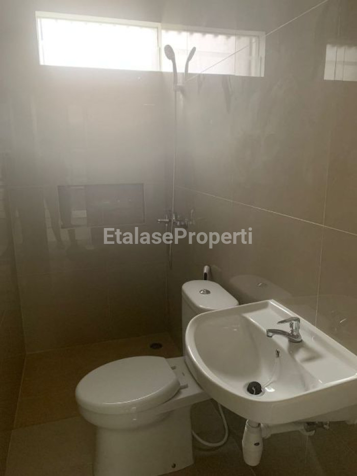Foto properti Jual Cepat Rumah 2 Lantai Di Cluster Wisteria Greenland Menganti 4
