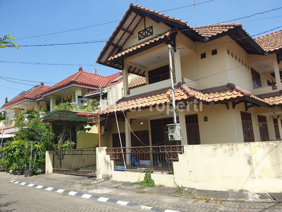 Foto properti Dijual/Disewakan Rumah Hook 2 Lantai Babatan Pratama 1