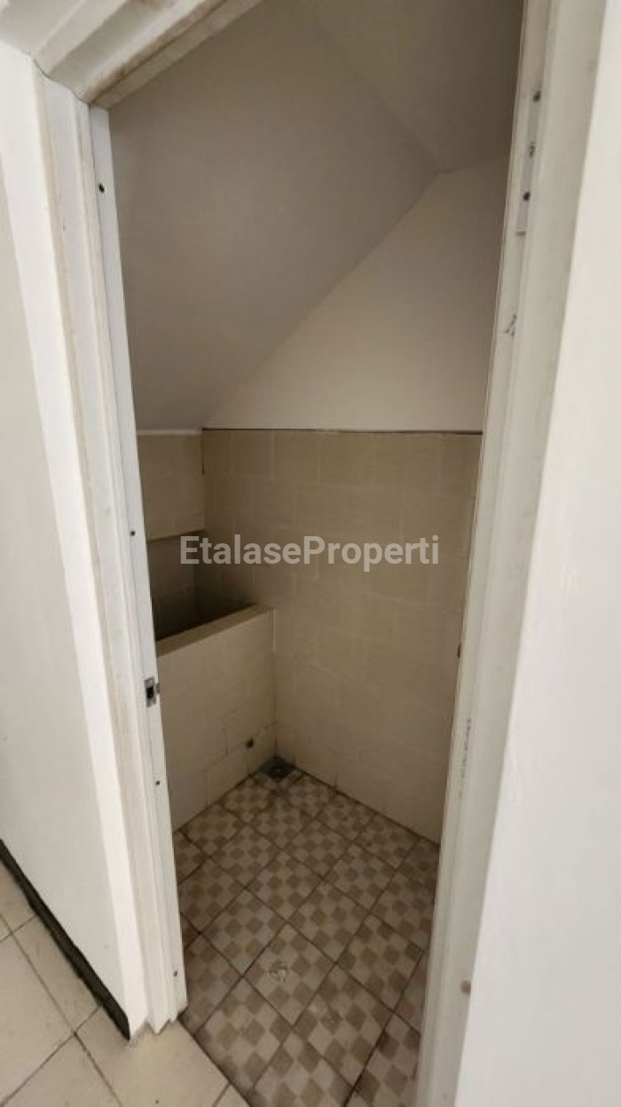 Foto properti *Disewakan Ruko Este Square MERR* 4