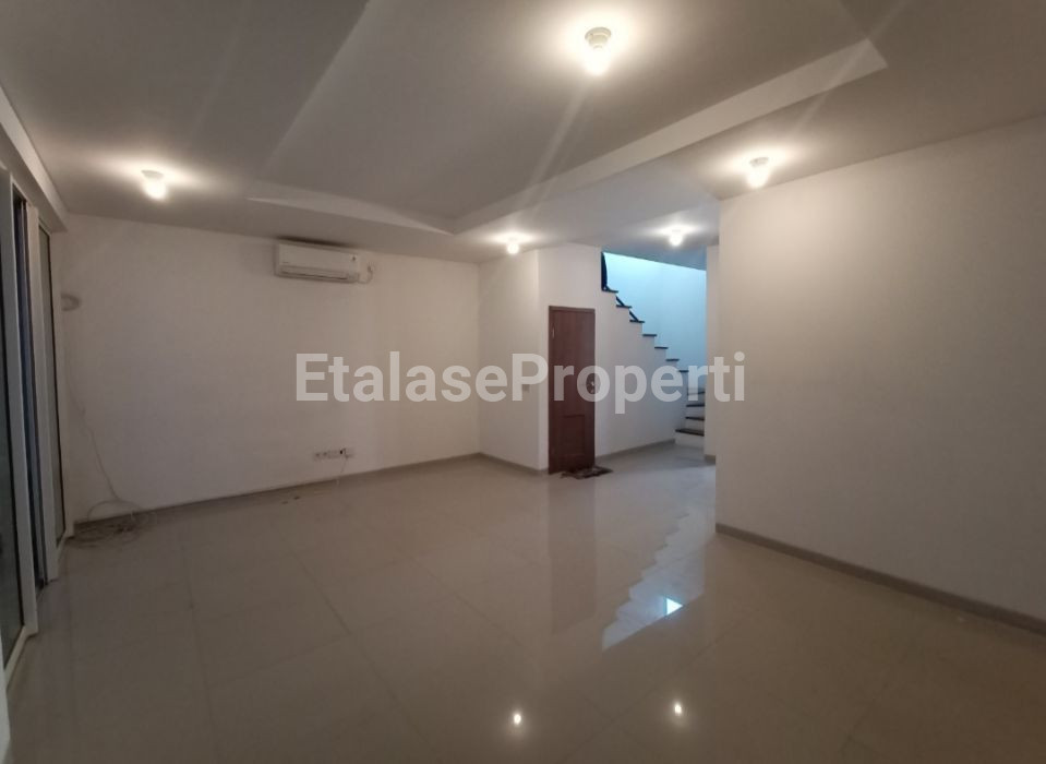 Foto properti Disewakam/Dijual  Rumah 2 Lantai 3