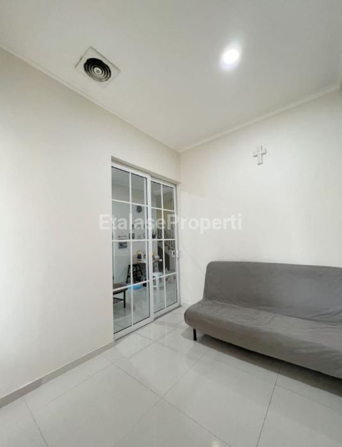 Foto properti Dijual Rumah Modern Minimalis 2 Lantai, Sutorejo Utara 4