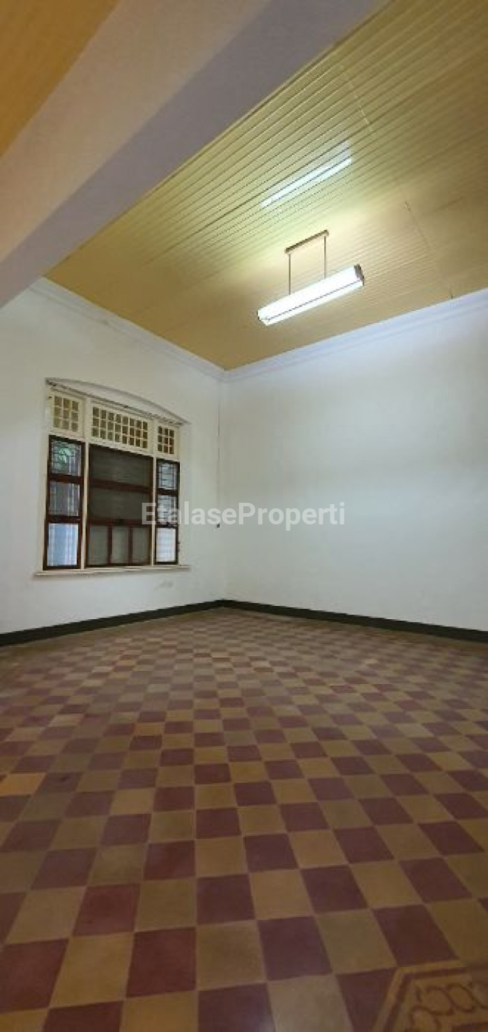 Foto properti Rumah Kolonial Belanda Cocok Untuk Semua Bisnis Strategis Daerah Komersial Jl. Pregolan Tengah Kota Surabaya 5