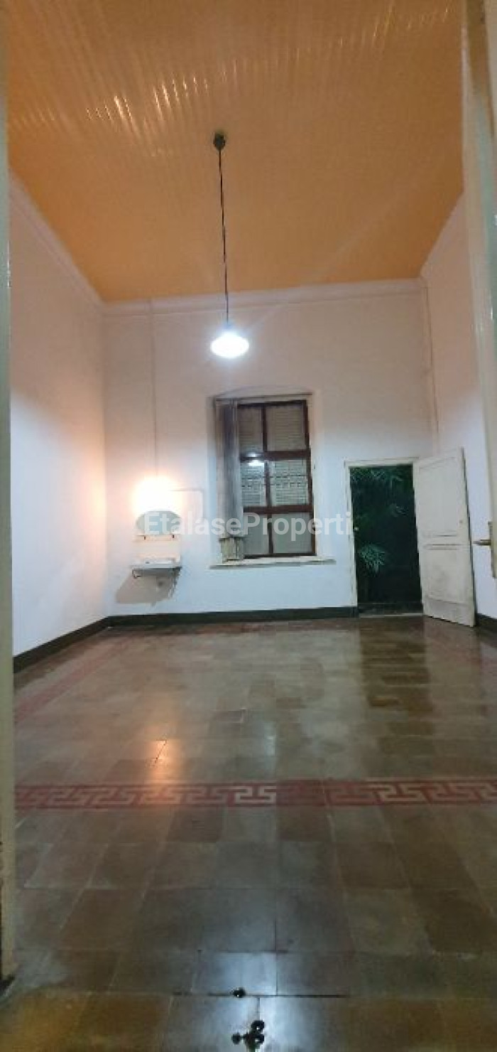 Foto properti Rumah Kolonial Belanda Cocok Untuk Semua Bisnis Strategis Daerah Komersial Jl. Pregolan Tengah Kota Surabaya 8